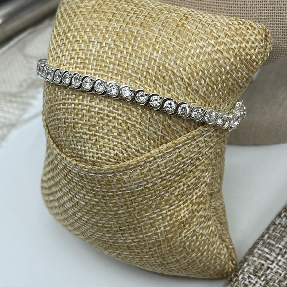 Vintage 7” Sterling Silver CZ Tennis Bracelet – Timeless Sparkle - Picture 3 of 17